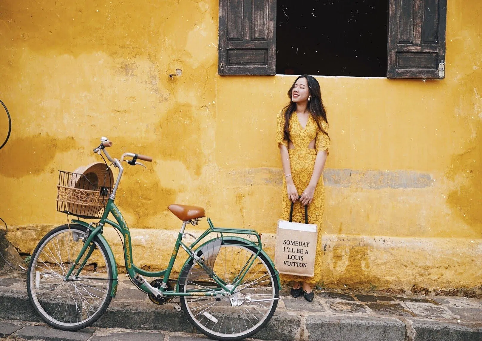 Quang cảnh gần chùa Cầu