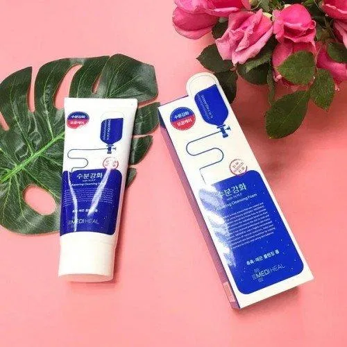 Với nhân tố bổ sung cấp ẩm tự nhiên N.M.F , sữa rửa mặt Mediheal dưỡng ẩm cho da mịn màng. ( Ảnh: Internet )