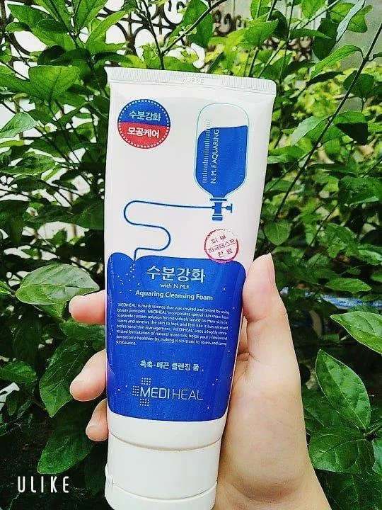 Sữa rửa mặt Mediheal N.M.F Aquaring Cleansing Foam làm sạch chuyên sâu, dưỡng ẩm nhẹ nhàng cho nàng da khô. ( Ảnh: BlogAnChoi )
