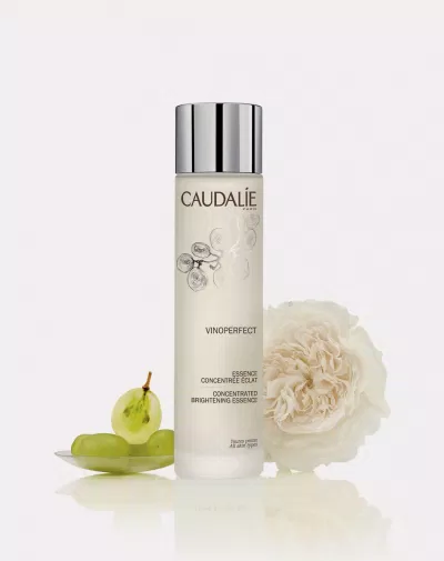 Essence Caudalie Vinoperfect giúp nuôi dưỡng làn da săn chắc và bóng mịn. (Nguồn: Internet)