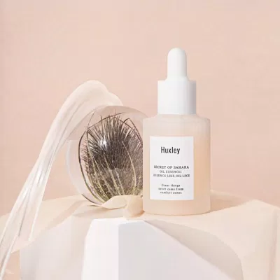 làm đẹp Huxley Oil Essence; Essence-Like, Oil Like có khả năng cấp nước cùng các Axit Amin tự nhiên giúp da luôn căng bóng. (Nguồn: Internet)