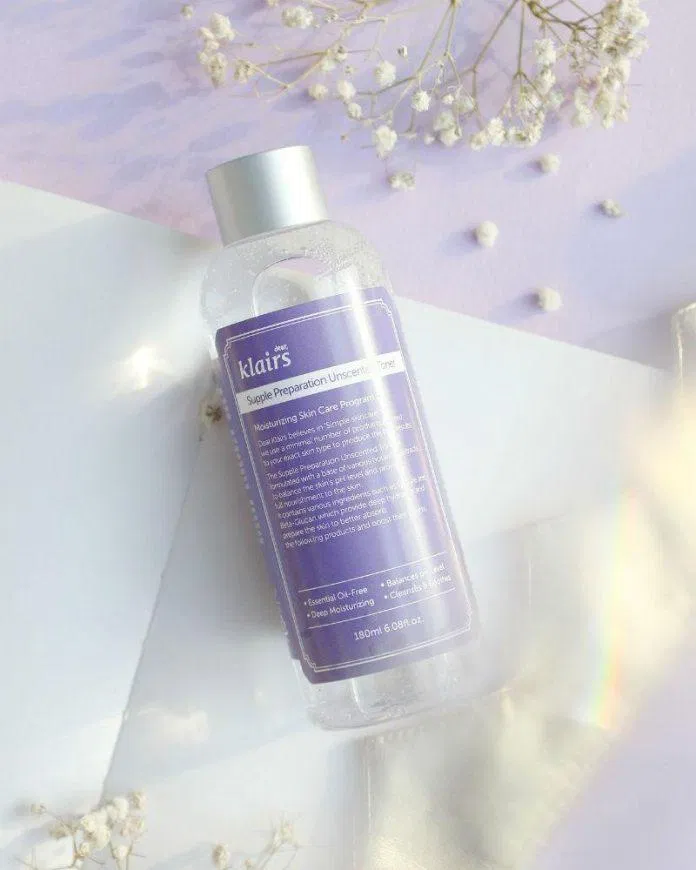 làm đẹp Toner Klairs Supple Preparation Unscented hỗ trợ làm dịu các nốt mụn sưng. (nguồn: Internet)