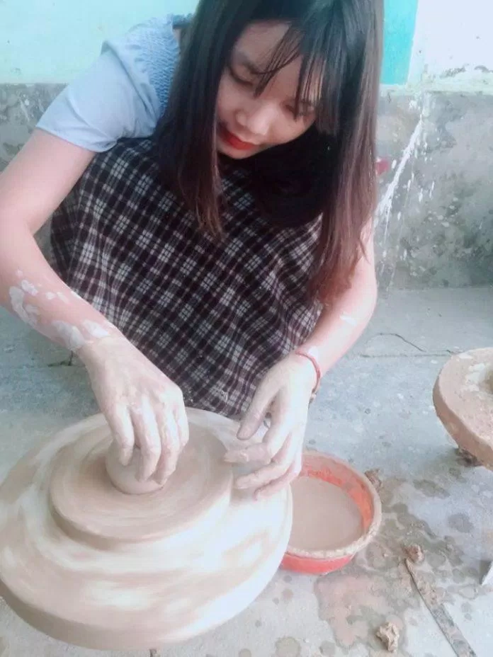 Tự làm đồ gốm tại Bát Tràng