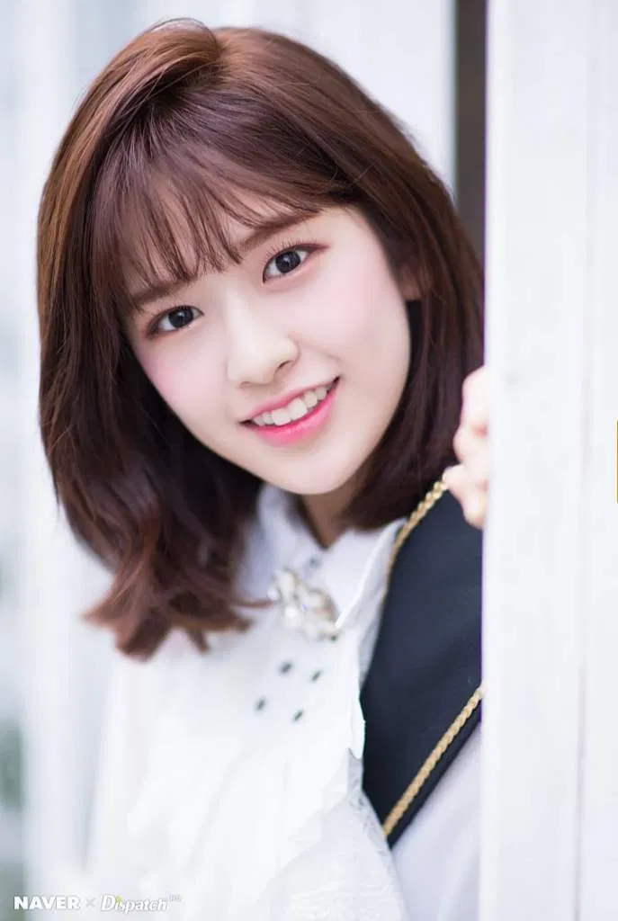 Nhan sắc trong veo của thành viên nhóm IZ*ONE ahn yujin