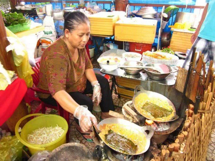 Món bánh xèo quen thuộc của người dân miền Tây tại Festival Dừa 2012