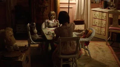 Cô con gái xấu số của gia đình nhà Mullins và Annabelle