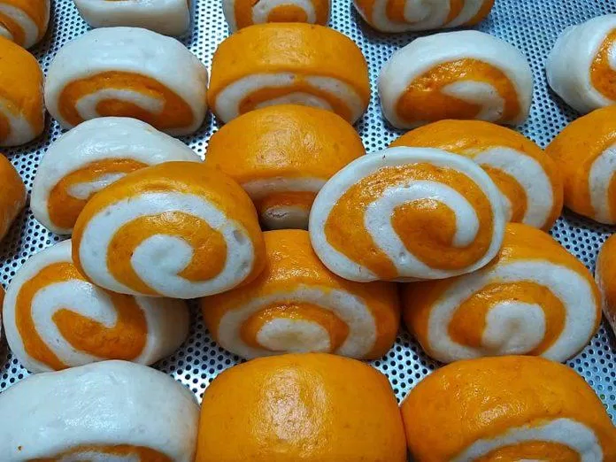 Bánh bao gấc