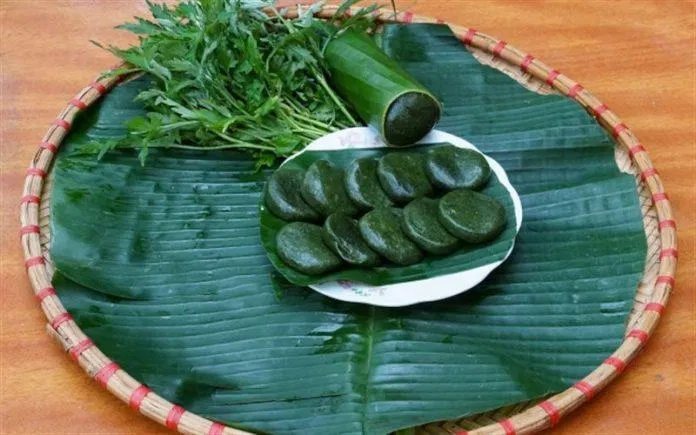 Bánh ngải cứu - món bánh truyền thống dân tộc Tày Bánh ngải cứu - món bánh truyền thống dân tộc Tày