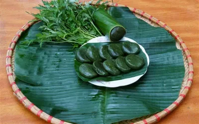 Bánh ngải cứu - món bánh truyền thống dân tộc Tày Bánh ngải cứu - món bánh truyền thống dân tộc Tày