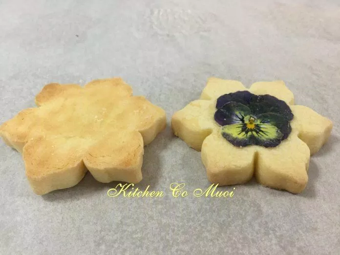 Cách làm bánh quy bơ hình bông hoa “nhìn là mê” - BlogAnChoi