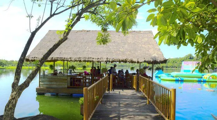 Nhà hàng nổi Bar Xanh