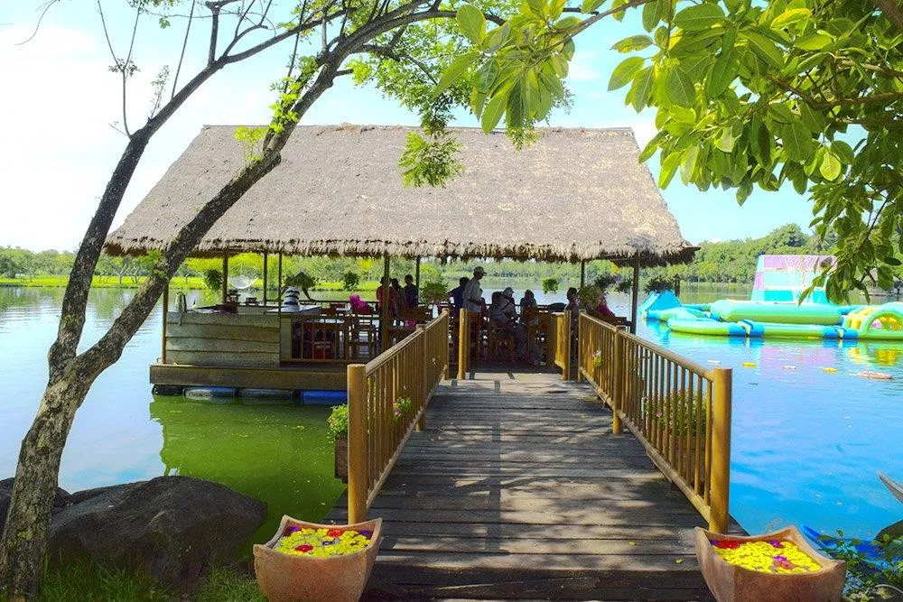 Nhà hàng nổi Bar Xanh