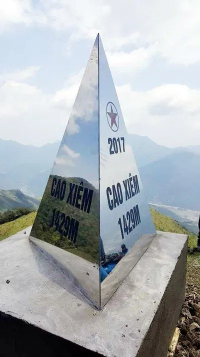 Đỉnh Cao Xiêm - nóc nhà Quảng Ninh Đỉnh Cao Xiêm - nóc nhà Quảng Ninh