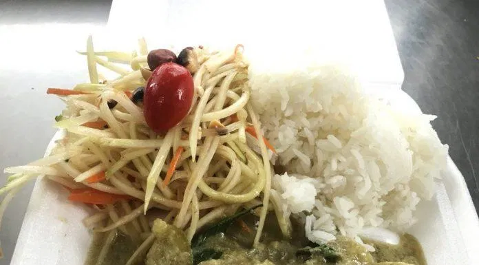 Curry được ăn kèm với cơm