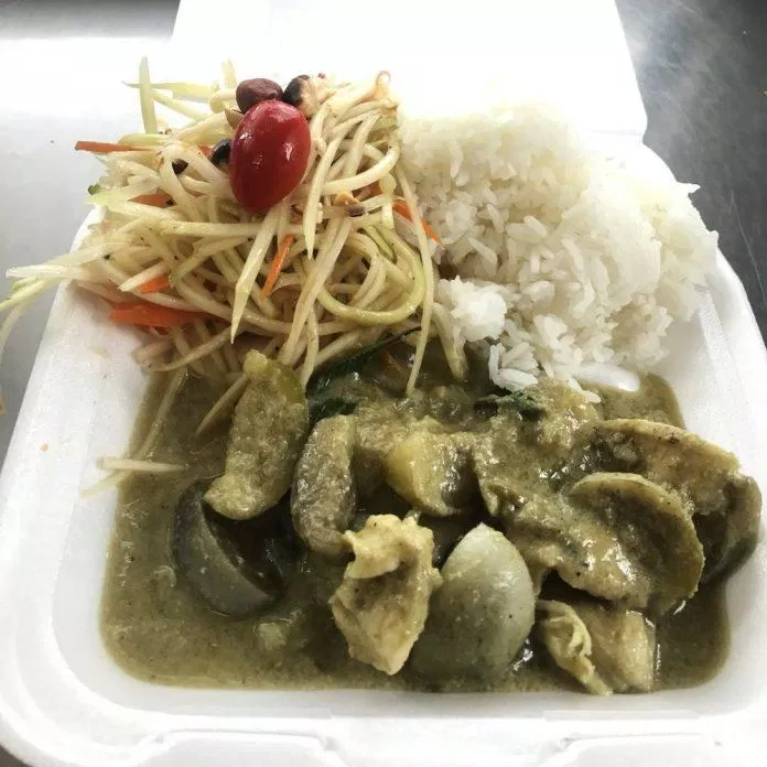 Curry được ăn kèm với cơm 