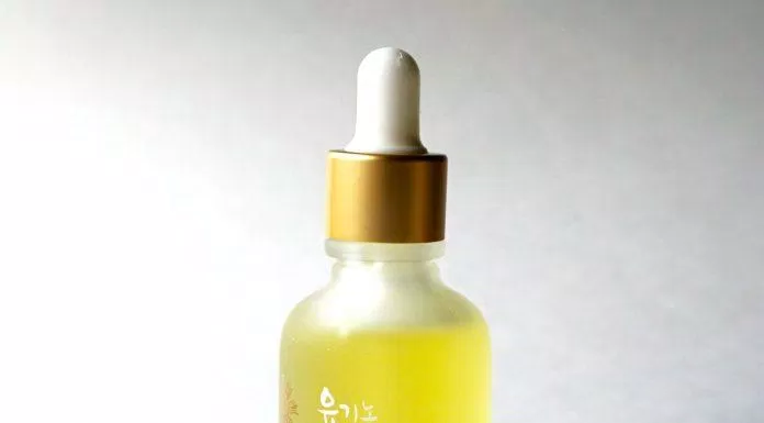 Whamisa Organic Flower Oil là loại dầu dưỡng da phù hợp cho làn da dầu mụn