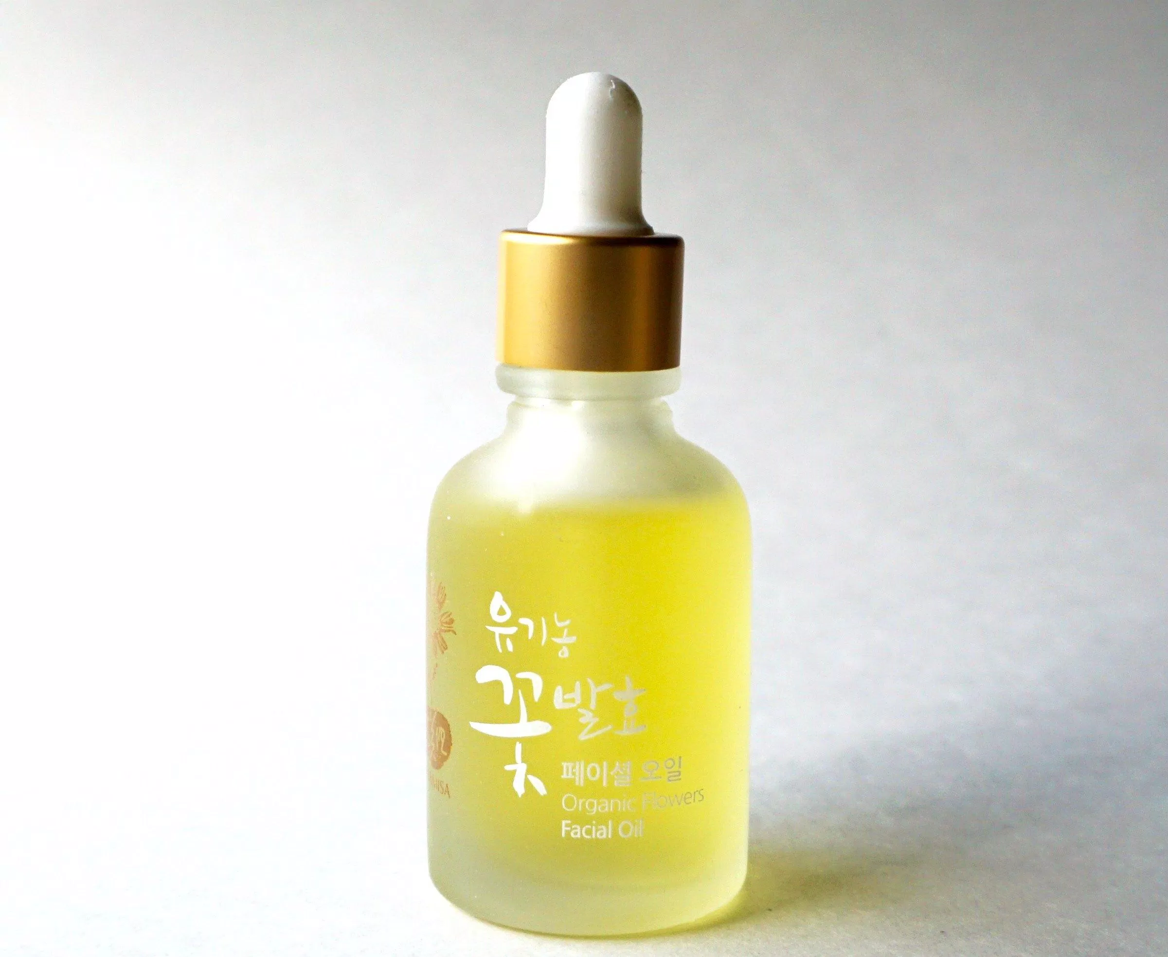 Whamisa Organic Flower Oil là loại dầu dưỡng da phù hợp cho làn da dầu mụn