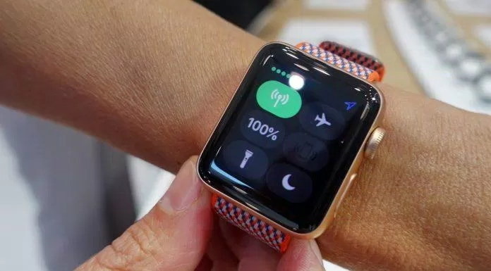 Thời lượng dùng pin trên Apple Watch Series 3 vẫn đủ sử dụng trong 1 ngày. Ảnh: internet
