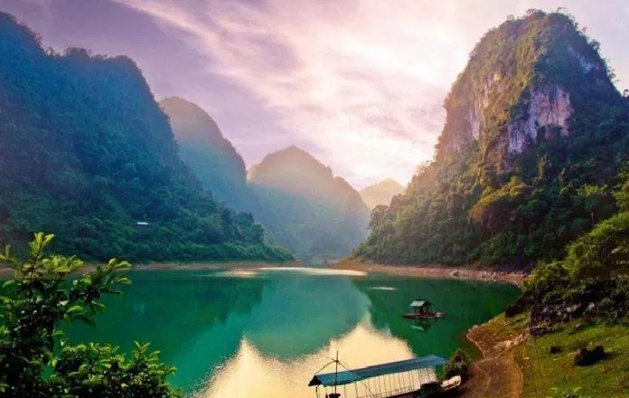 Hồ Thang Hen - Cao Bằng (Nguồn: Internet) Hồ Thang Hen - Cao Bằng (Nguồn: Internet)