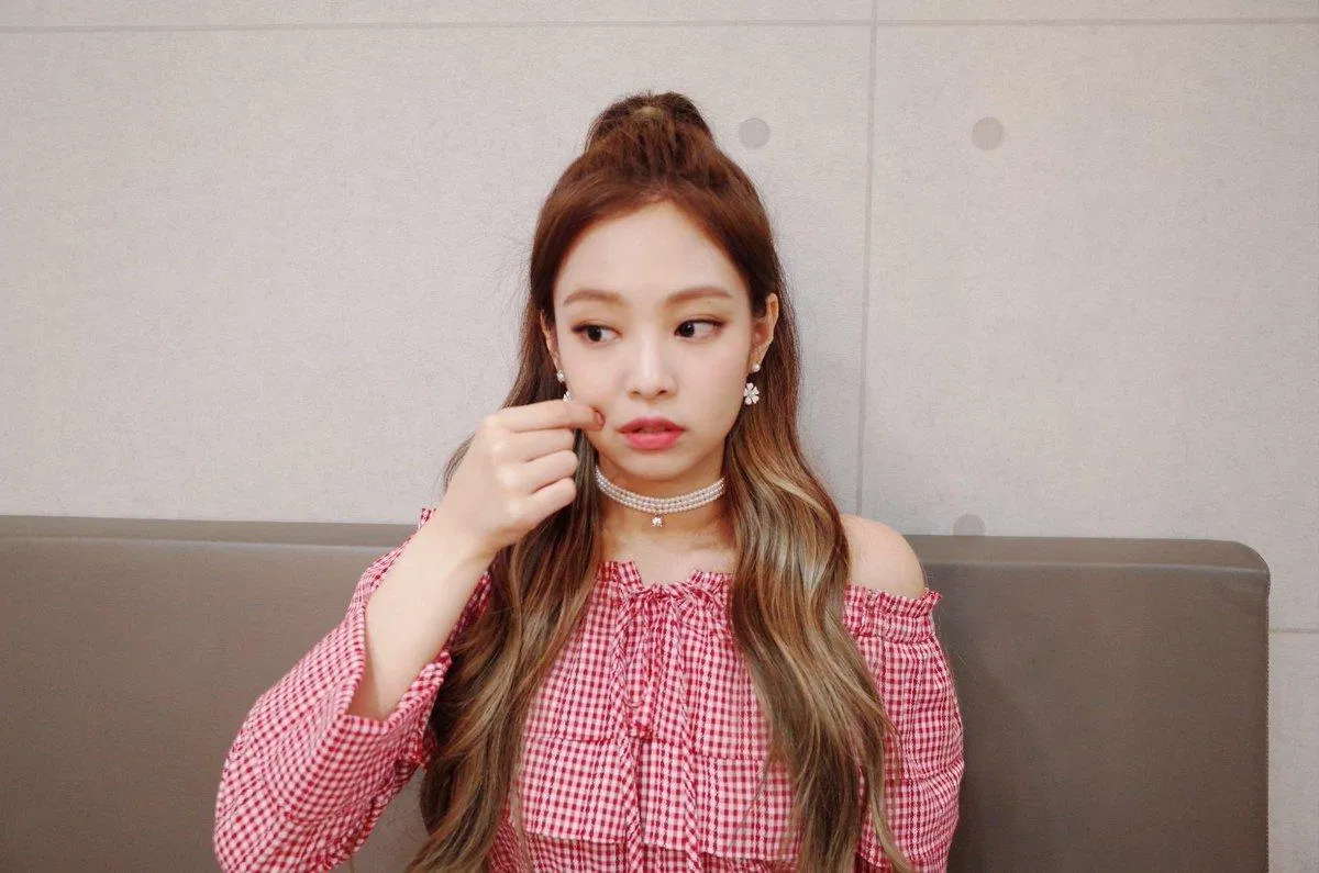 Ảnh minh họa 11 thần tượng Kpop với đôi má chỉ muốn cắn một miếng (G)I-DLE Black Pink BTOB BTS Đôi má EXO GUGUDAN Highlight Idol iKON KPOP MOMOLAND Seventeen Twice