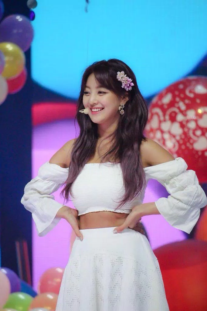 jihyo (TWICE)