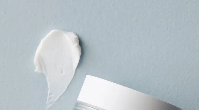 Kem dưỡng ẩm và chống lão hóa Huxley Cream More Than Moist (ảnh: Internet)