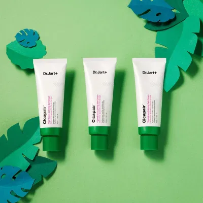 đẹp Dr.Jart+ Cicapair Calming Gel Cream chứa chiết xuất rau má, rau diếp cá cùng Niaciamide.