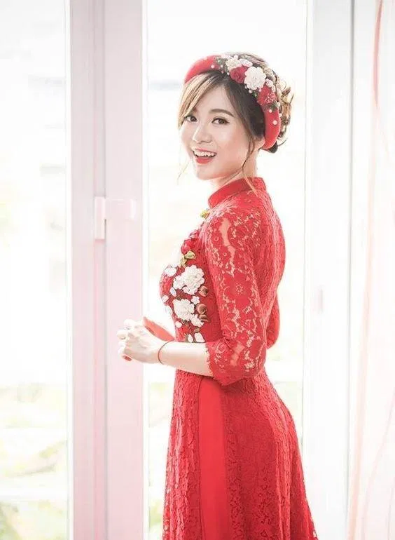 Mấn cô tấm kết hợp cùng kiểu bới tóc đơn giản