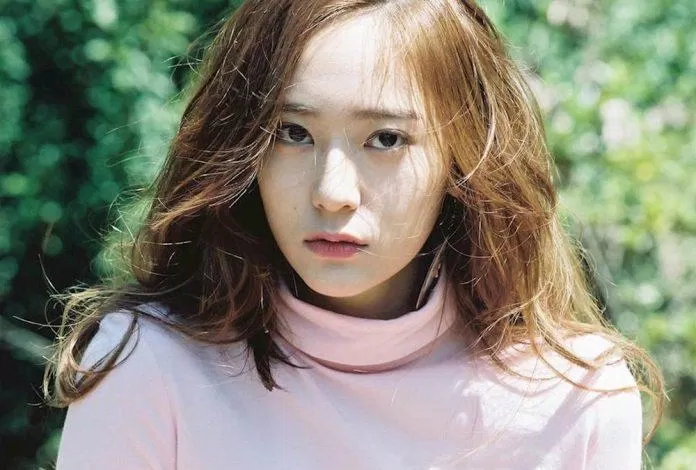 Mặc dù giờ đây ít hoạt động âm nhạc nhưng Krystal vẫn khẳng định được độ "hot"cúa mình krystal f(x)