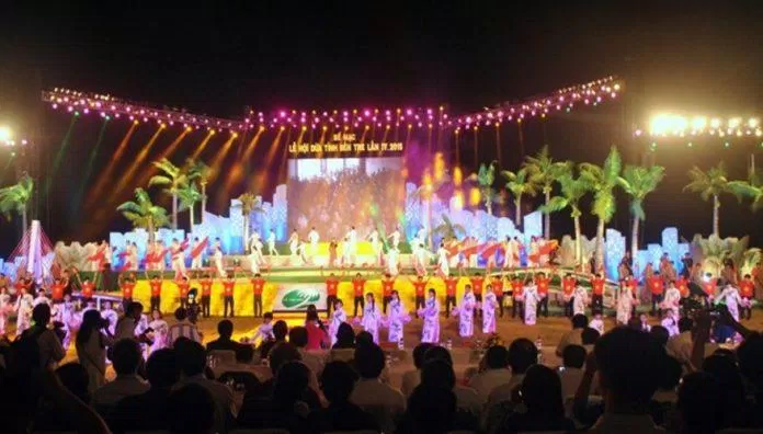 Lễ bế mạc Festival Dừa 2015