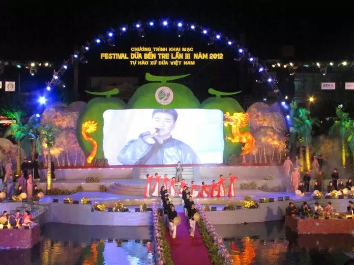 Lễ khai mạc Festival Dừa năm 2012