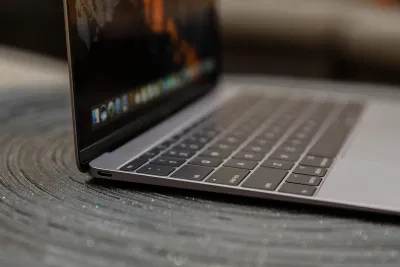 apple Apple hứa hẹn sẽ cập nhật phần mềm sản phẩm liên tục. Ảnh: internet