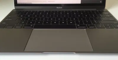 apple Trackpad luôn là điểm cộng của các dòng Macbook. Ảnh: internet