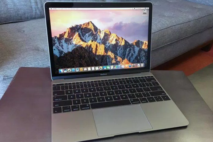 apple Khả năng di chuyển linh hoạt là thế mạnh của Macbook 12 inch. Ảnh: internet