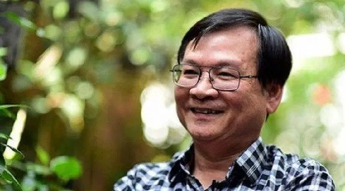 Ngồi khóc trên cây