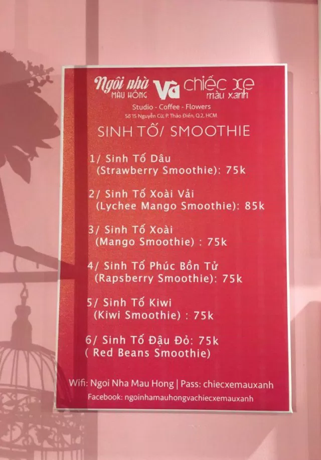 Quán cà phê đẹp check in tại Sài Gòn - Ngôi nhà màu hồng và chiếc xe màu xanh