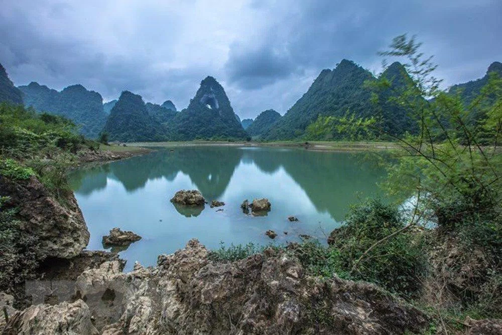 Núi Mắt Thần - Cao Bằng (Nguồn: Internet) Núi Mắt Thần - Cao Bằng (Nguồn: Internet)