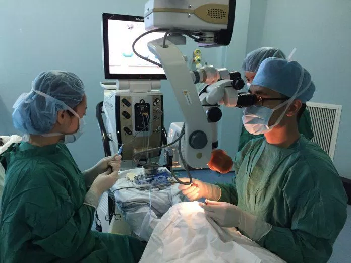 Đục thủy tinh thể