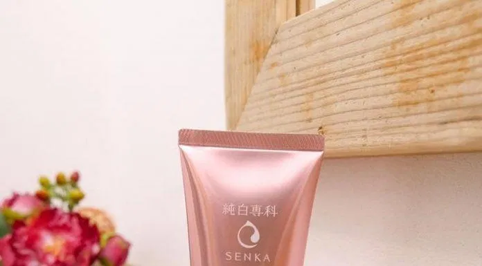 Senka White Beauty Serum in CC rất dễ tìm mua