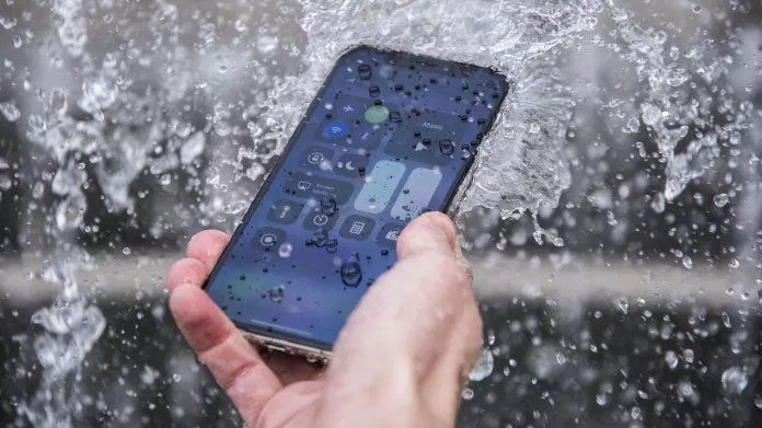 iPhone 11 có khả năng chống nước cực kì tuyệt vời. Ảnh: internet