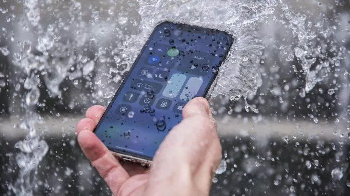 iPhone iPhone 11 có khả năng chống nước cực kì tuyệt vời. Ảnh: internet