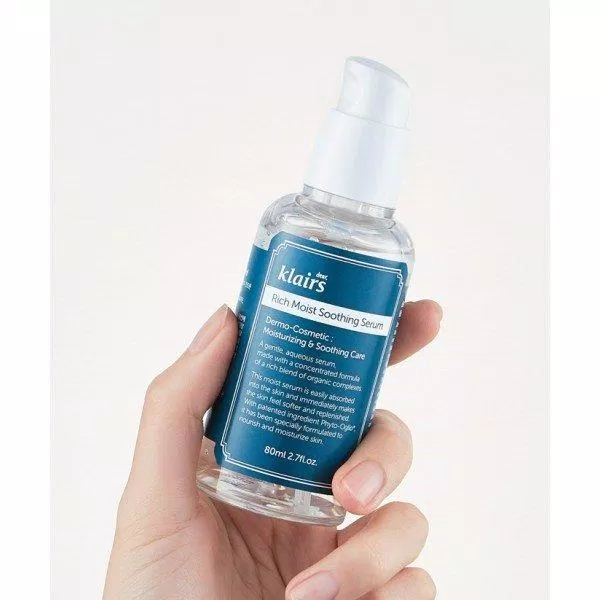 Klairs Rich Moist Soothing Serum có khả năng dưỡng ẩm cực kì tốt.(nguồn: Internet)