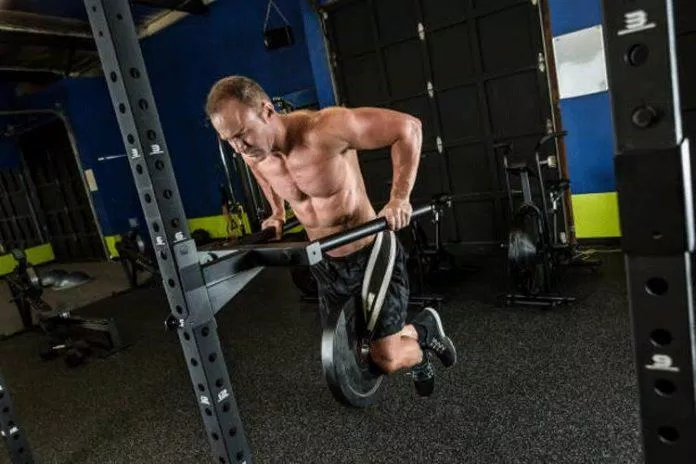 Weighted parallel-bar dips bài tập tay sau cho nam/