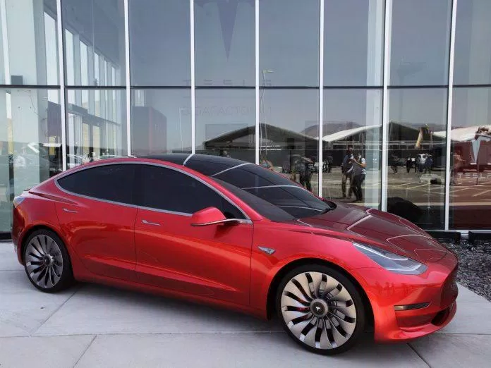 Bởi vì là xe điện nên Tesla Model 3 sẽ có cả 2 cốp trước sau. Ảnh: internet