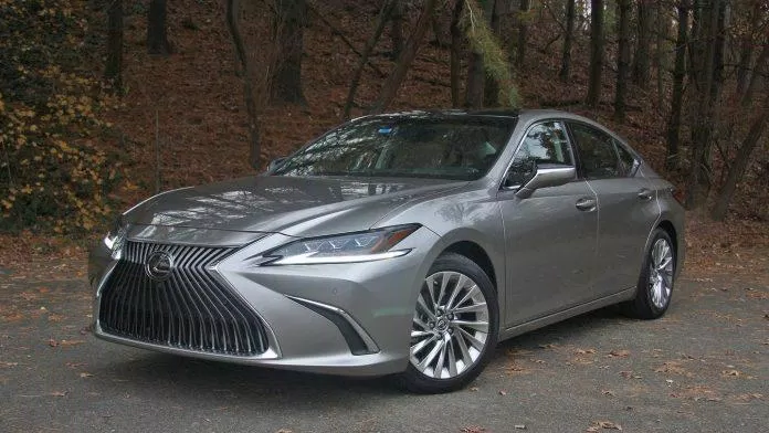 sedan Mẫu xe sedan hạng sang Lexus ES 350. Ảnh: internet