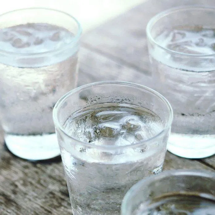 Nước lạnh không tốt cho bạn đặc biệt là khi vừa ngủ dậy