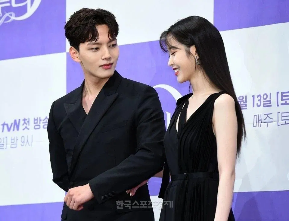 Cặp đôi IU và Yeo Jin Goo