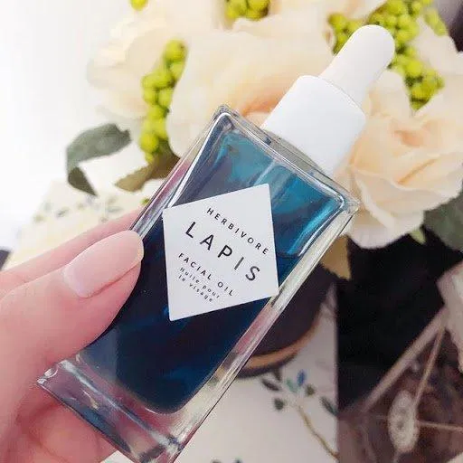 Bảng thành phần của Lapis Facial Oil vô cùng lành tính cho làn da (Nguồn: Internet) Bảng thành phần của Lapis Facial Oil vô cùng lành tính cho làn da (Nguồn: Internet)