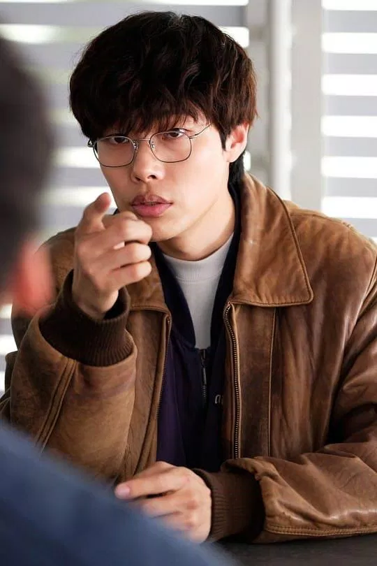 Ryu Jun Yeol thủ vai Min Jae, người trẻ nhất trong đội đặc nhiệm, nhưng cũng là át chủ bài