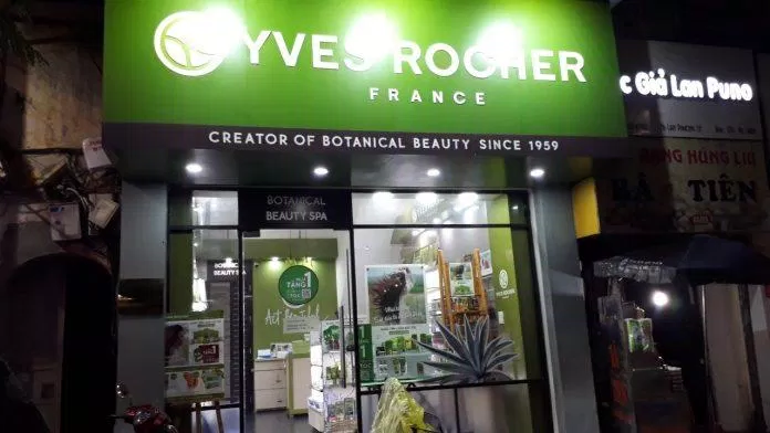Một cửa hiệu bán các sản phẩm của hãng Yves Roche (ảnh: Nguyễn Hằng).